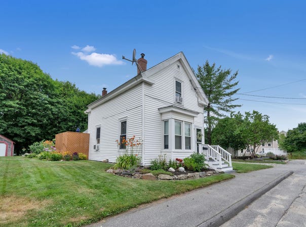 12 Maple Street, Bath, ME 04530