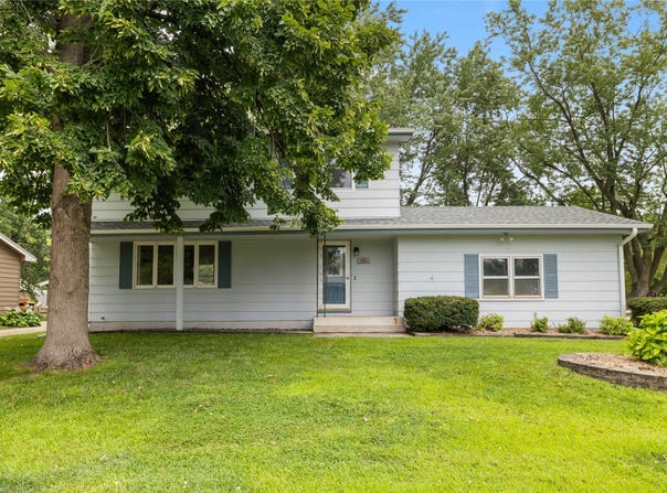 95 Gray Avenue, Waukee, IA 50263