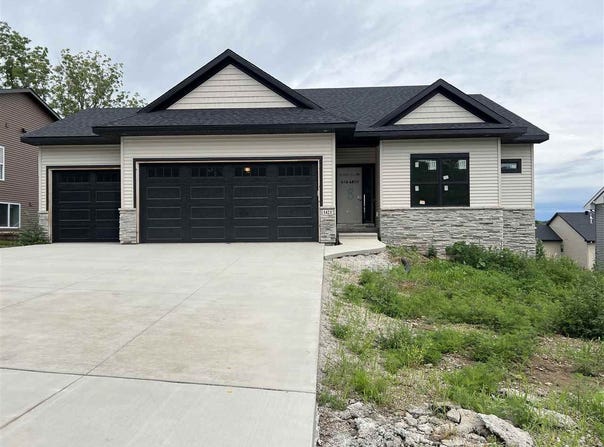 1421 Legend Dr, Tiffin, IA 52340