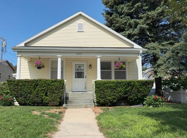833  S 9th Ave, Broken Bow, NE 68822
