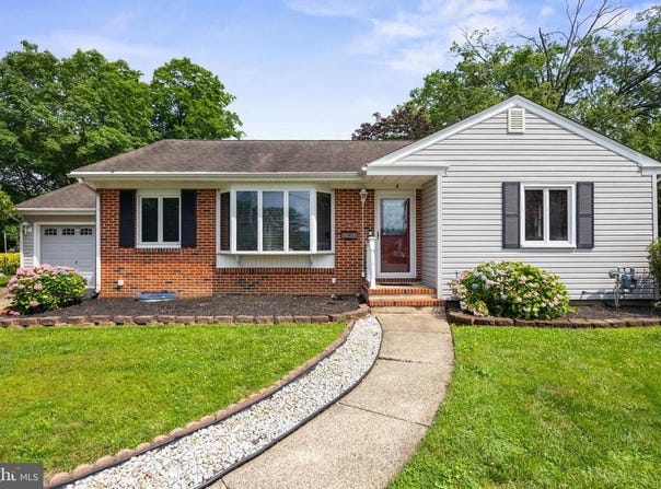8 SURREY COURT, CHERRY HILL, NJ 08034