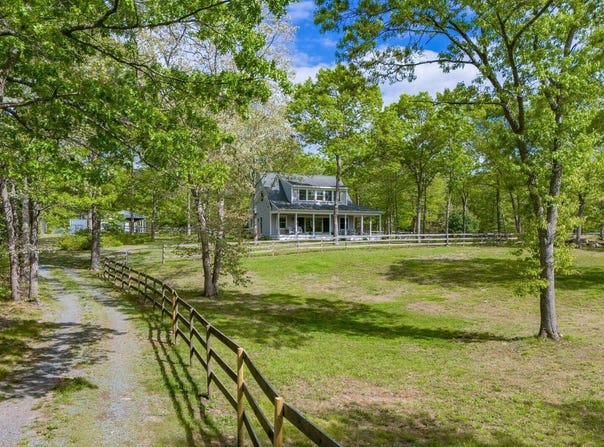 21 Cloverfield Way, Hatchville, MA 02536