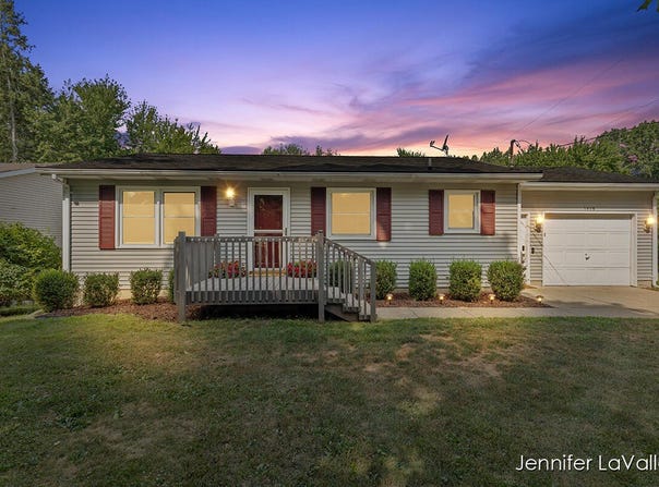 1419 Maplerow Avenue NW, Grand Rapids, MI 49534