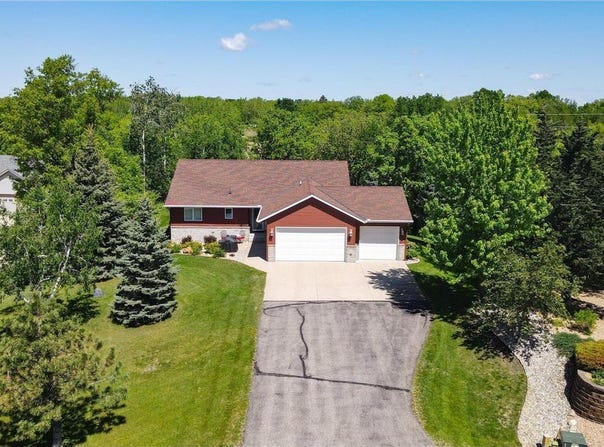 122 Ridge Road, New London, MN 56273