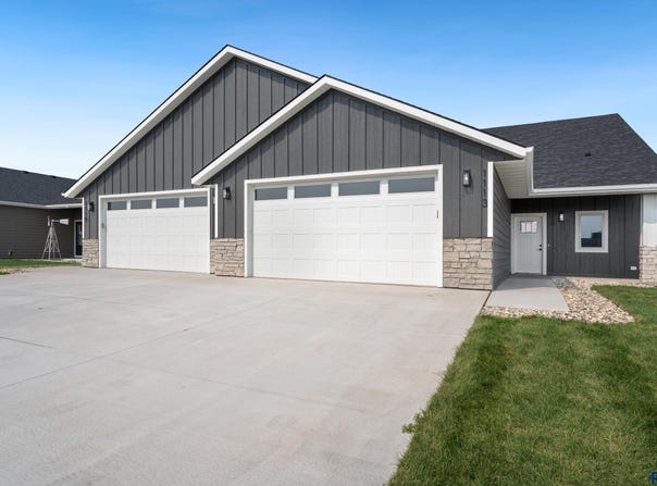 1113 S Foss Ave, Sioux Falls, SD 57110