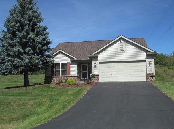 2304 Woodridge Drive, Adrian, MI 49221