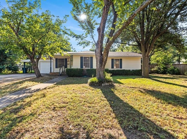 406 Pierce Street, McGregor, TX 76657