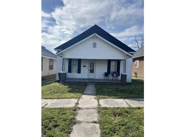 806 4th Street, Monett, MO 65708