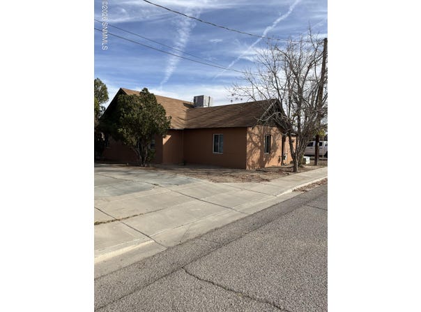 635 Hoagland, Las Cruces, NM 88005
