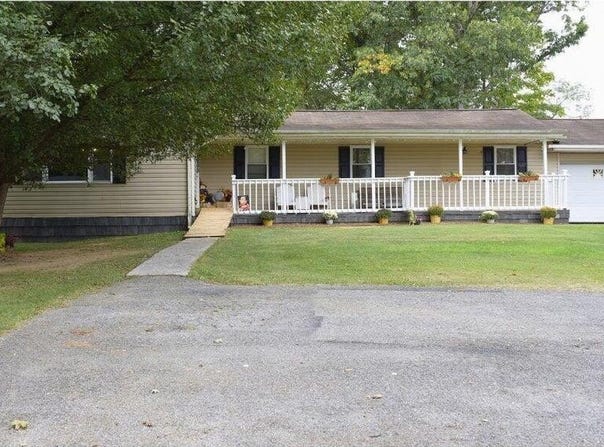 3446 Ballard-Red Sulphur Pkwy, Peterstown, WV 24963