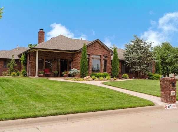 207 Foxridge Road, Elk City, OK 73644