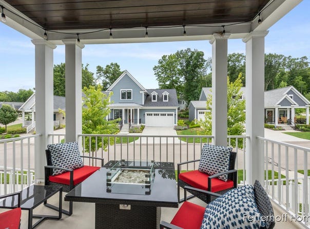 645 Greenslate Drive SE, Ada, MI 49301