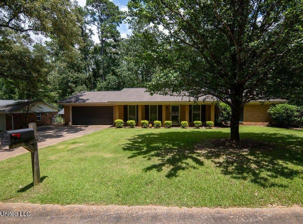 60 Summit Ridge Drive, Brandon, MS 39042