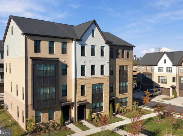 4906 LONGMIRE Way, CHANTILLY, VA 20151
