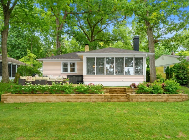 530 E Gull Lake Drive, Augusta, MI 49012