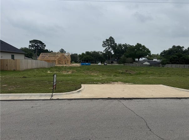 S 1037 Masonic Street, BELLVILLE, TX 77418