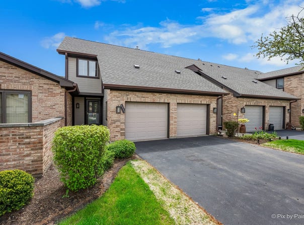 1751 Pebble Beach Drive, Hoffman Estates, IL 60169