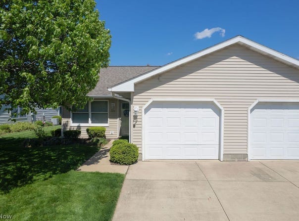 249 W Heatherwood Drive, Barberton, OH 44203