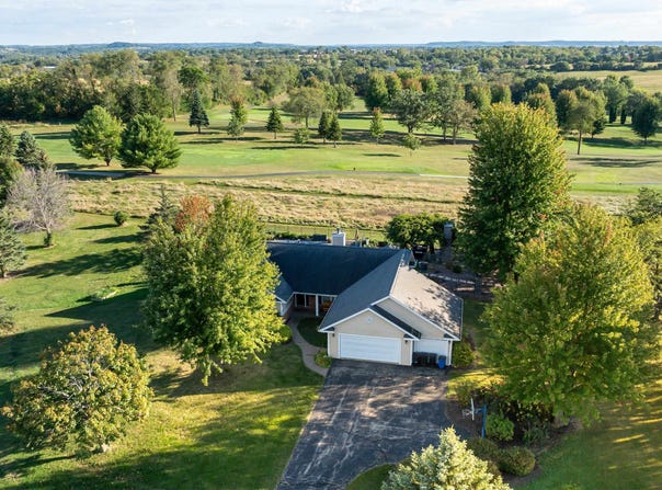 10911 E Golf View, GALENA, IL 61036