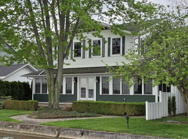 6592 E WACO DR, Syracuse, IN 46567