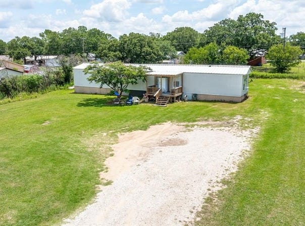 133 N Comanche Drive, De Leon, TX 76444