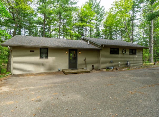 1065 CIRCLE DR, Eagle River, WI 54521