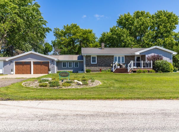 620 Commercial Street, IA 50538