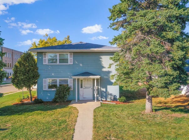 130 W CUSTER Avenue, OSHKOSH, WI 54901-2937