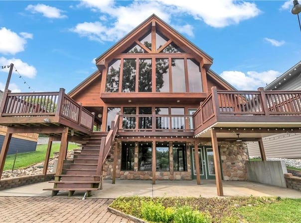 27 Beach Drive, Lake Tapawingo, MO 64015