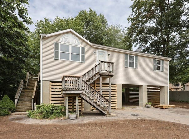 5 E Public St, Freetown, MA 02702