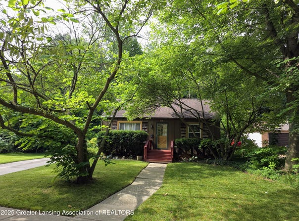 926 S Dexter Drive, Lansing, MI 48910
