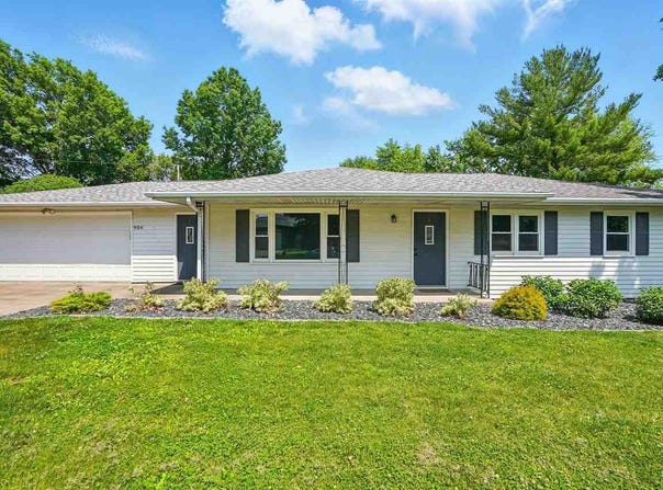 906 7th St, IA 52247