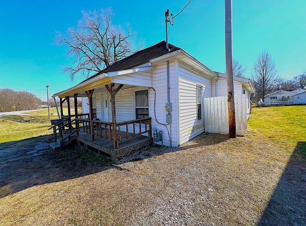 225 E. Sycamore, Sumner, IL 62466
