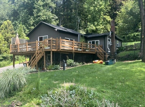 74 Lakeside Dr N, Liberty Twp., NJ 07823-3154
