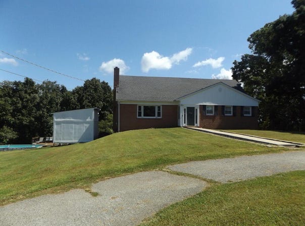 158 Old Coon Ridge Parkway, Hillsville, VA 24343