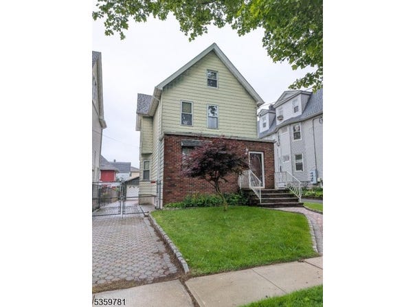 46 Oakwood Ave, Kearny Town, NJ 07032