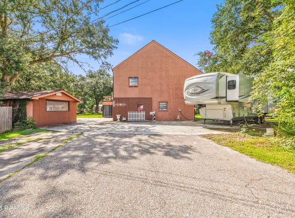 237 Aline Drive, Breaux Bridge, LA 70517