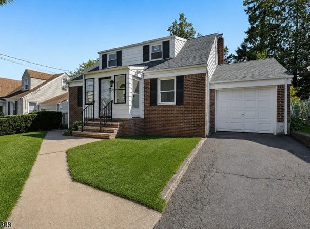 75 Emerson St, Clifton City, NJ 07013-1303