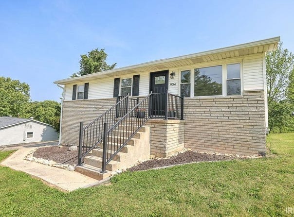 904 Hall Avenue, Oolitic, IN 47446