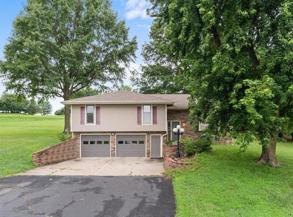 5560 SE State Route FF Highway, St Joseph, MO 64507
