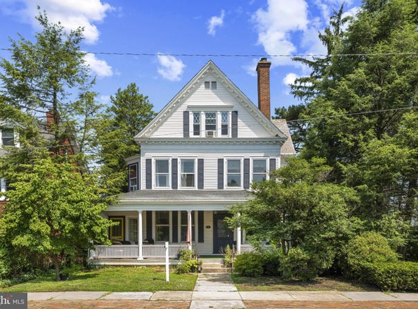 121 W SPRINGETTSBURY AVENUE, YORK, PA 17403
