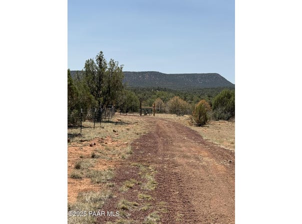 33395 W Lago Circle, Seligman, AZ 86337