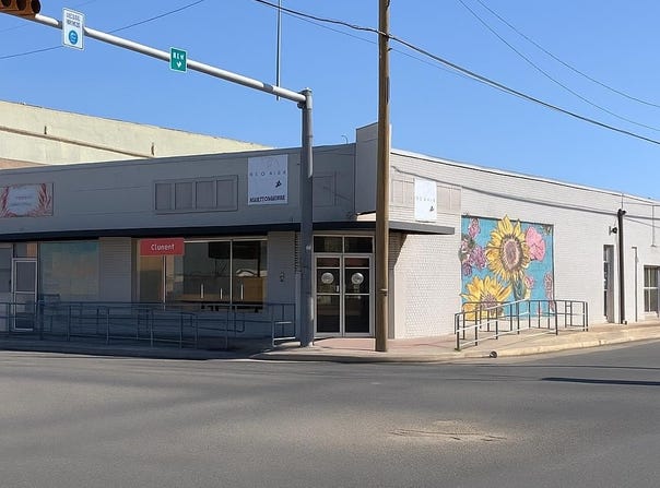 100 E Sealy Ave, Monahans, TX 79756
