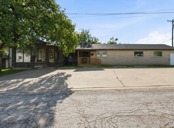 711 W Commerce Street, Eastland, TX 76448