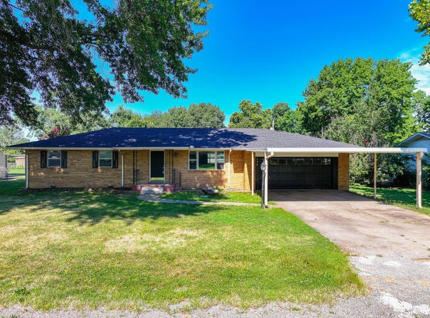 106 N Delaware Street, Grove, OK 74344