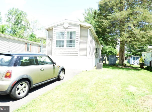 2 STANDISH LANE, HEREFORD, PA 18056