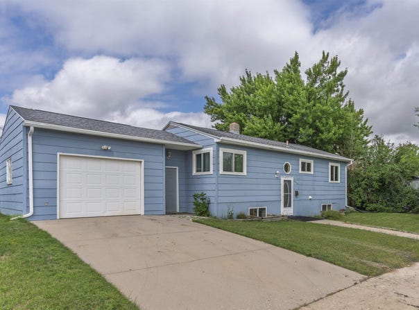 1814 12th Avenue, Belle Fourche, SD 57717