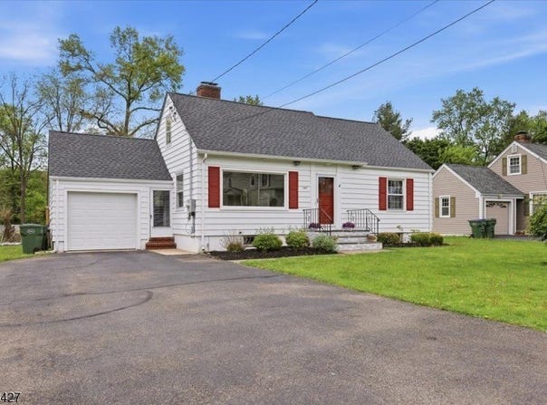 147 Main St, Lebanon Boro, NJ 08833-2136
