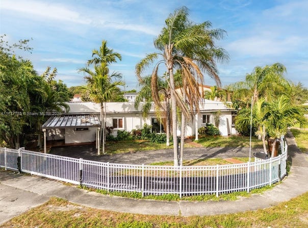 660 E 10th Pl, Hialeah, FL 33010