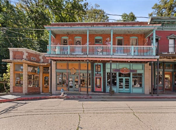 84 Spring Street, Eureka Springs, AR 72632